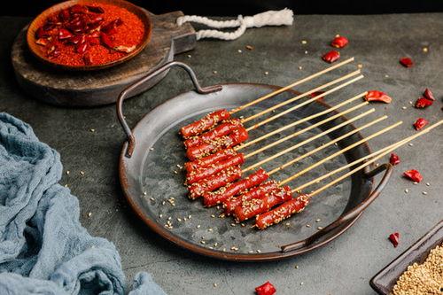 网红小香肠烧烤串图片,香辣诱人，美味升级！