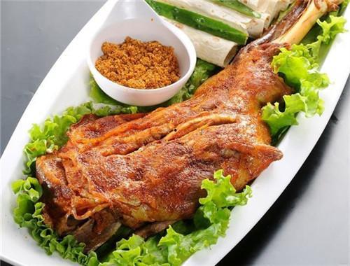 长葛网红烤羊腿店,羊肉香飘，美味征服食客心