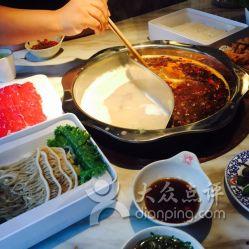 嵩县胖哥网红卤肉火锅,舌尖上的美食传奇，火爆全网！