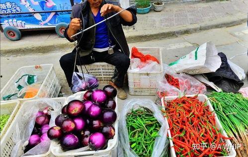 网红帮阿婆卖菜视频,网红直播带货，传统市场焕发新活力